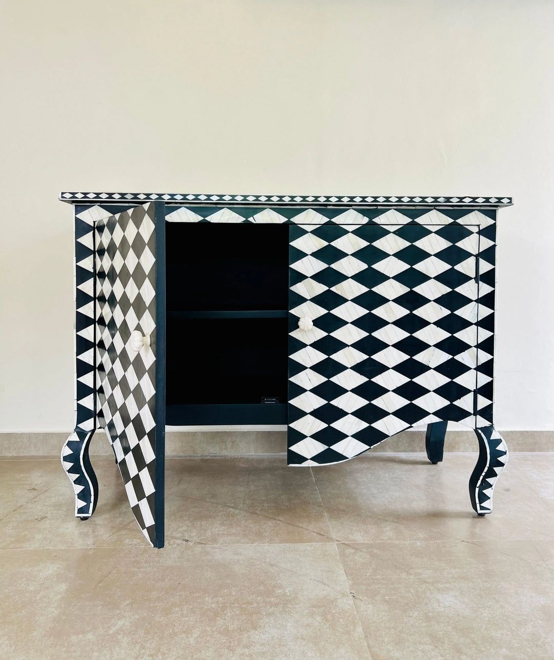 Jodha furniture checkered chest of drawers in bone inlay - Image 4